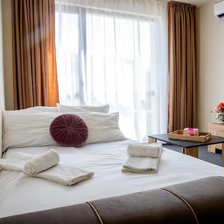 One-bedroom Premium Saints Constantine and Helena